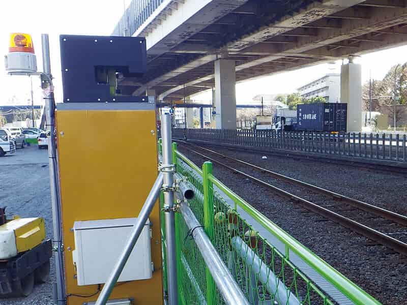 地面に設置したトータルステーションで計測